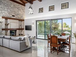 Luxury Villa With Breakfast Included, Near Sea and City, Ping Pong, Ch