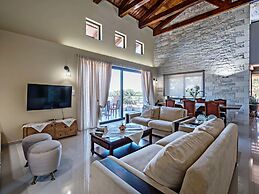 Luxury Villa With Breakfast Included, Near Sea and City, Ping Pong, Ch