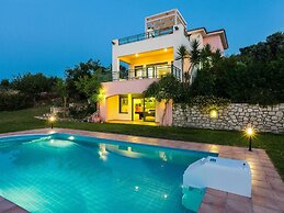 Secluded Villa w Private Pool, Children Play Area, Pool Table, BBQ & S