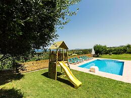 Secluded Villa w Private Pool, Children Play Area, Pool Table, BBQ & S