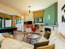 Secluded Villa w Private Pool, Children Play Area, Pool Table, BBQ & S