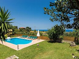 Secluded Villa w Private Pool, Children Play Area, Pool Table, BBQ & S