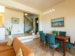 Secluded Villa w Private Pool, Children Play Area, Pool Table, BBQ & S