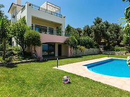 Secluded Villa w Private Pool, Children Play Area, Pool Table, BBQ & S