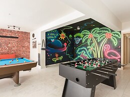 Luxury Villa With Private Heated Pool, Childrens Fenced Area, Near the