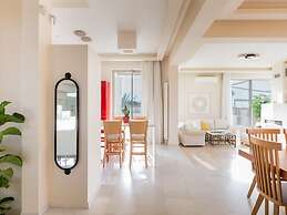 Luxury Villa With Private Heated Pool, Childrens Fenced Area, Near the