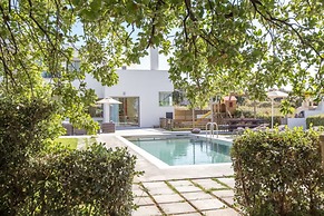 Luxury Villa With Private Heated Pool, Childrens Fenced Area, Near the