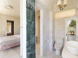 Luxury Villa With Private Heated Pool, Childrens Fenced Area, Near the