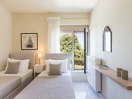 Luxury Villa With Private Heated Pool, Childrens Fenced Area, Near the