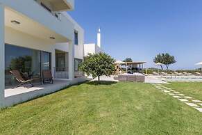 Luxury Villa With Private Heated Pool, Childrens Fenced Area, Near the