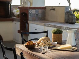 Luxury Villa With Private Heated Pool, Childrens Fenced Area, Near the