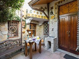 Belvilla by OYO La Villetta Green House