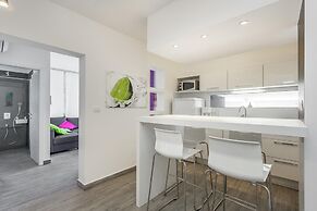 Modern Holiday Home With Pool and Bubble Bath