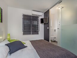 Modern Holiday Home With Pool and Bubble Bath