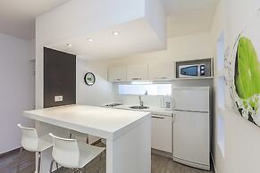 Modern Holiday Home With Pool and Bubble Bath