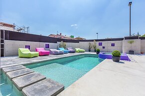 Modern Holiday Home With Pool and Bubble Bath