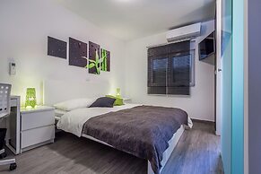 Modern Holiday Home With Pool and Bubble Bath