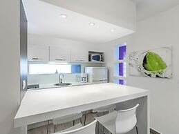 Modern Holiday Home With Pool and Bubble Bath