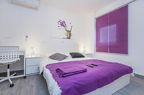 Modern Holiday Home With Pool and Bubble Bath