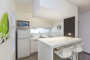 Modern Holiday Home With Pool and Bubble Bath