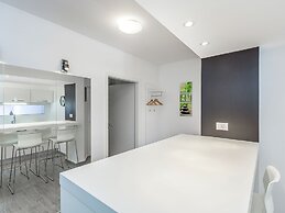 Modern Holiday Home With Pool and Bubble Bath