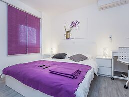 Modern Holiday Home With Pool and Bubble Bath