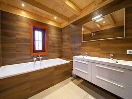 Wooden Holiday Home with Microwave near Brunssummerheide