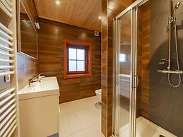 Wooden Holiday Home with Microwave near Brunssummerheide