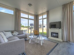 Modern Chalet With Combi Microwave, Near Rockanje