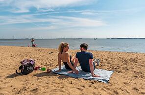 Comfortable Chalet With Combi Microwave, Near Rockanje