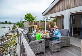 Modern Chalet With Dishwasher on the Markermeer