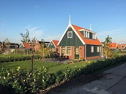 Holiday Home Built in Zaanse Style, Near Alkmaar