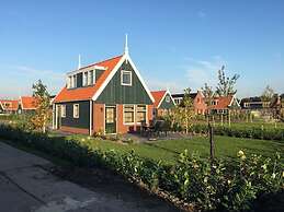 Holiday Home Built in Zaanse Style, Near Alkmaar