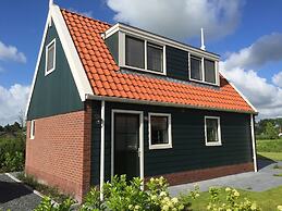 Holiday Home Built in Zaanse Style, Near Alkmaar