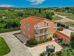 Beguiling Apartment in Banjole near Renato Boat Excursions