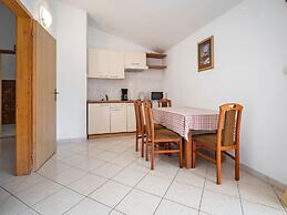 Beguiling Apartment in Banjole near Renato Boat Excursions