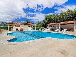 Beguiling Apartment in Banjole near Renato Boat Excursions