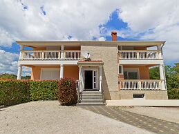 Beguiling Apartment in Banjole near Renato Boat Excursions