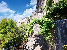 Relaxing Farmhouse Escape