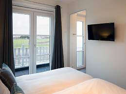 Modern Apartment 3 Bath Rooms, Close to Lake Veere