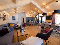 Luxury Chalet With Pool and Sauna Near Ski Lift