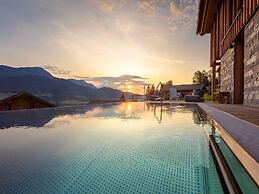 Luxury Chalet With Pool and Sauna Near Ski Lift