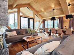 Luxury Chalet With Pool and Sauna Near Ski Lift