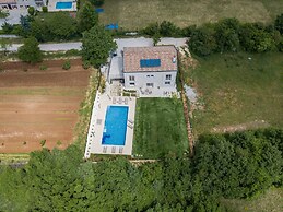 Luxurious Villa in Butkovici with Pool & Hot Tub