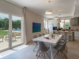 Luxurious Villa in Butkovici with Pool & Hot Tub