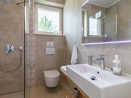 Luxurious Villa in Butkovici with Pool & Hot Tub