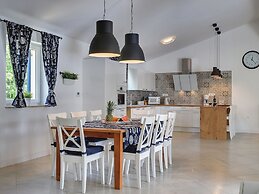 Comfortable Villa With Private Swimming Pool, Table Football, Near Lab