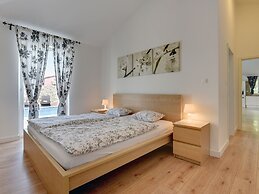 Comfortable Villa With Private Swimming Pool, Table Football, Near Lab