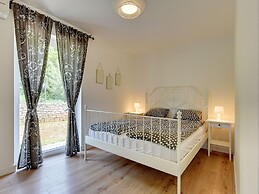 Comfortable Villa With Private Swimming Pool, Table Football, Near Lab