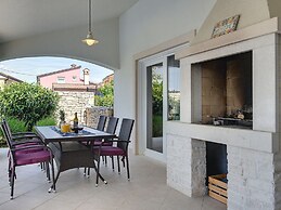 Comfortable Villa With Private Swimming Pool, Table Football, Near Lab